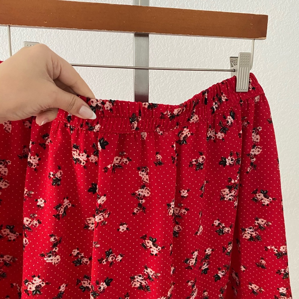Short red flowy skirt - Picture 5 of 7